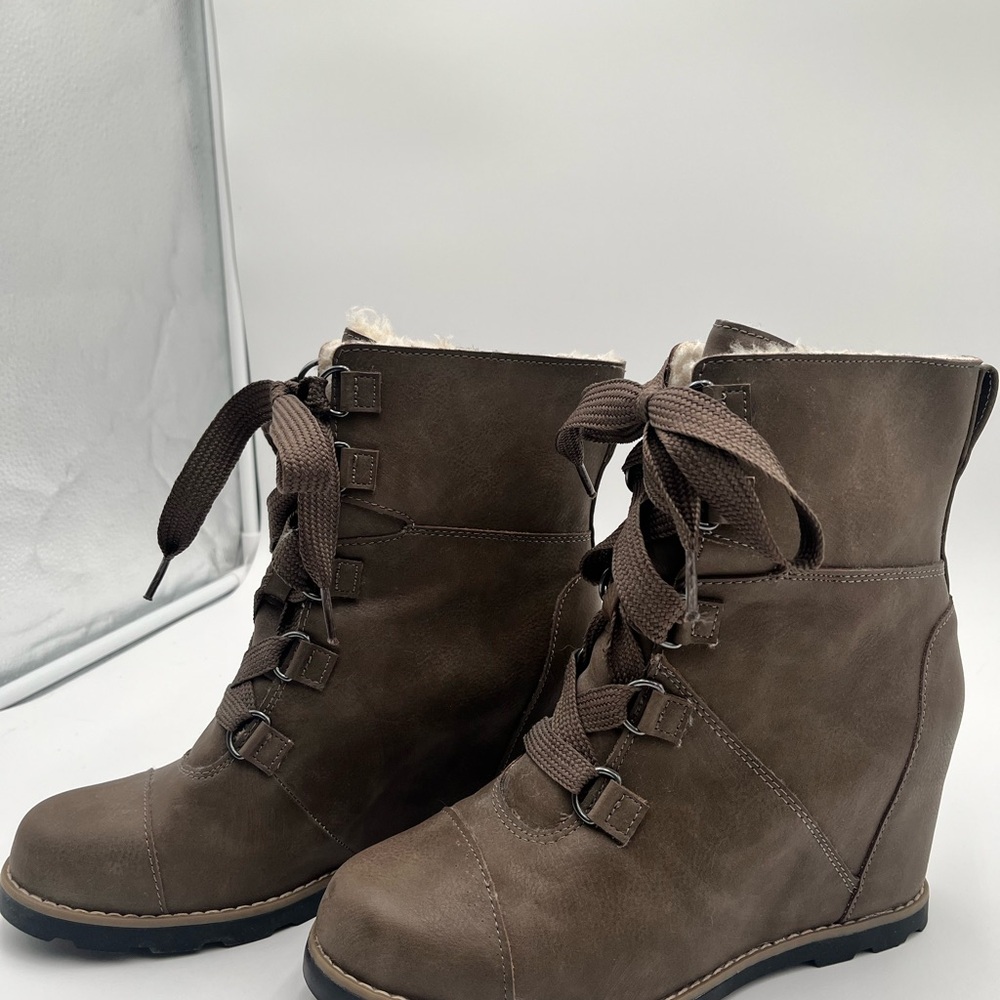 Universal Thread Dark Brown Lace-Up Boots